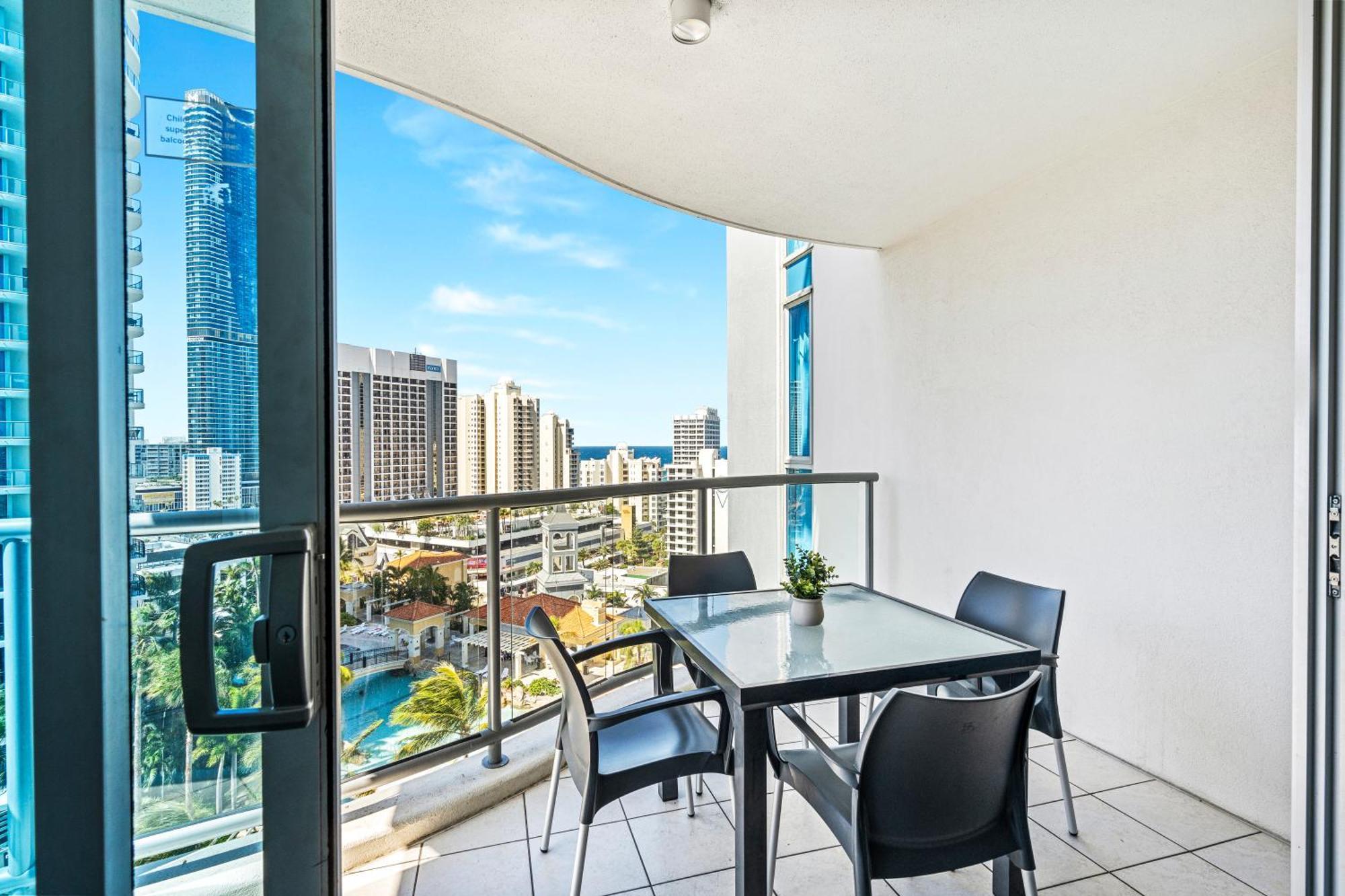 Chevron Renaissance Surfers Paradise Mid Week Madness Deal - Q Stay Gold Coast Buitenkant foto